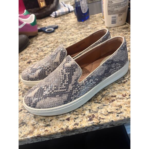 Sofft Womens Slip On Sneakers Size 8.5 Gray Snake Print Leather Platform Comfort - Picture 6 of 8